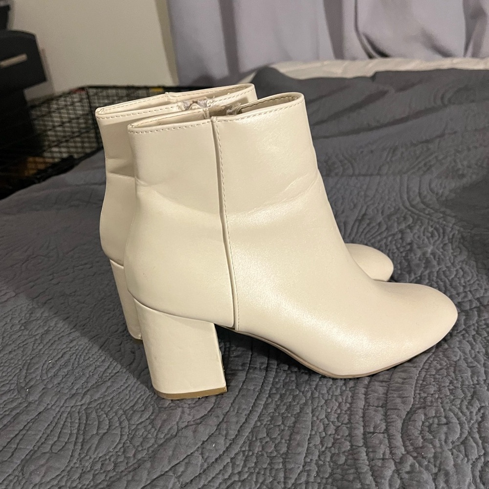 CUTE BOOTIES